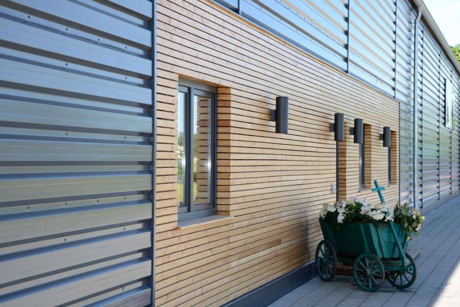 Kreative Fassadenlösung aus Stahl und Holz, Bahnhofstraße 15, 21698 Bargstedt